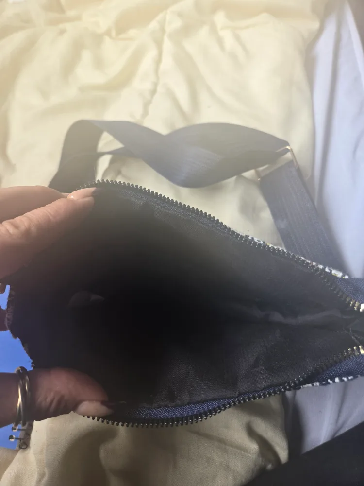 Houndstooth Pattern Crossbody Bag image indicator(2)