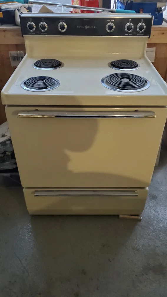 Vintage General Electric Range/Oven thumbnail