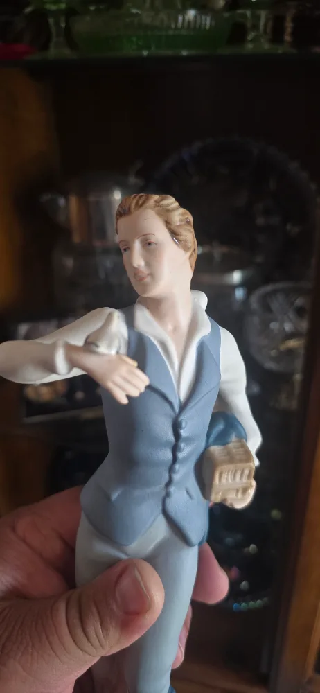 Royal Dux Vintage Czech Porcelain Figurine "Man With Bird" image indicator(4)