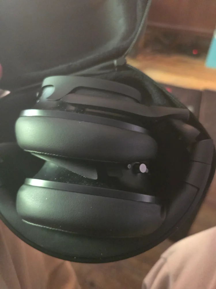 Heavys Headphones with Case 180 form today September 9 2025 only image indicator(4)