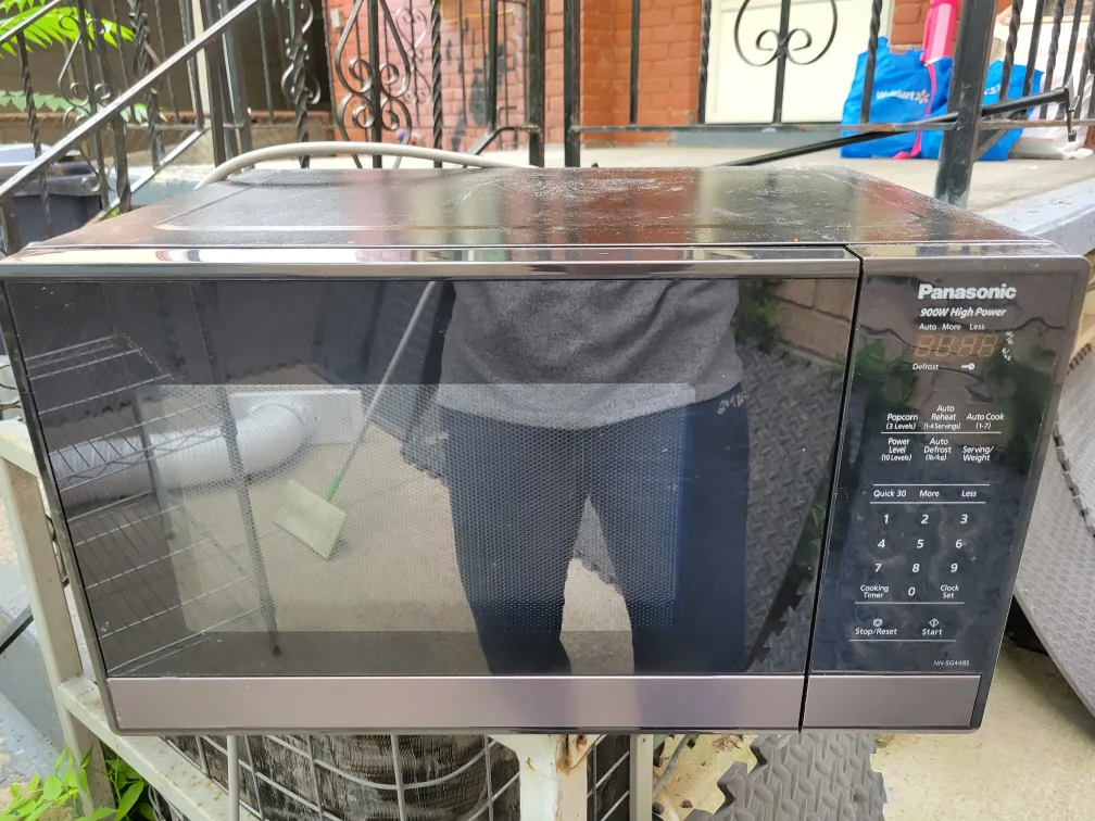 Panasonic NN-SG448S Microwave thumbnail