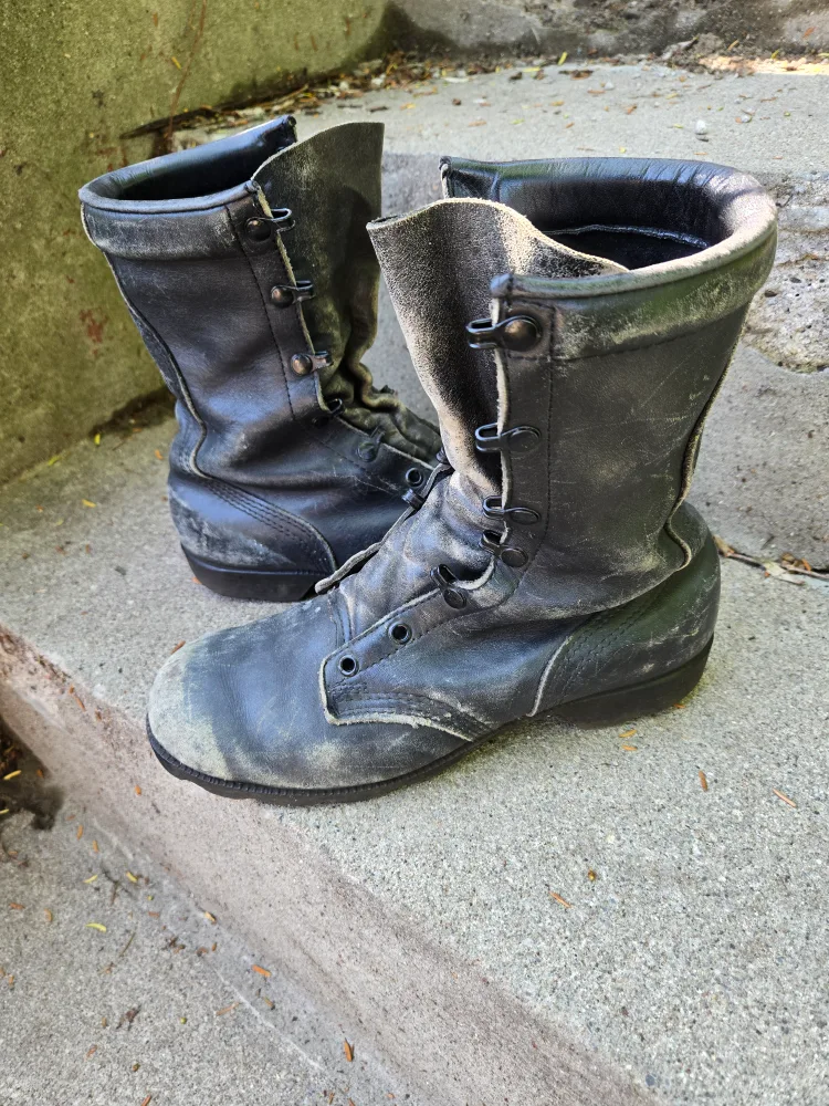 vintage combat boots thumbnail