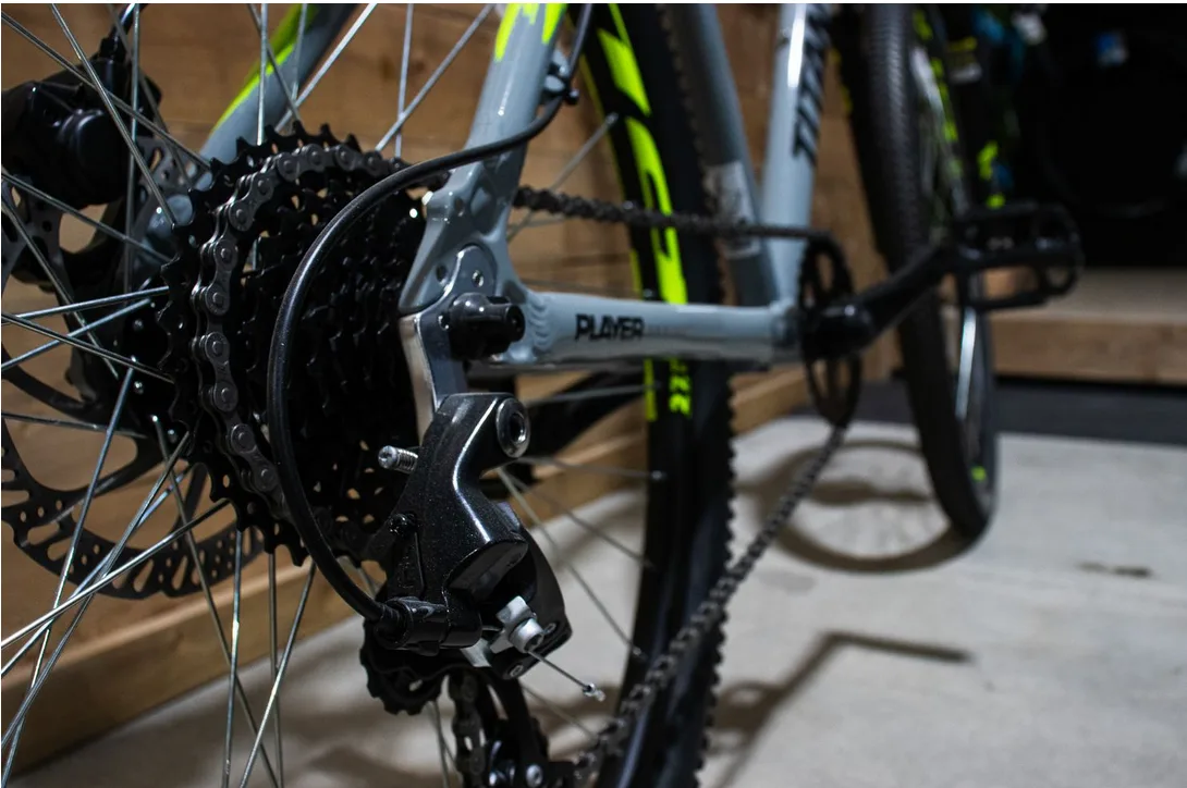 Titan Racing Player Mountain Bike - Grey & Neon Yellow image indicator(2)