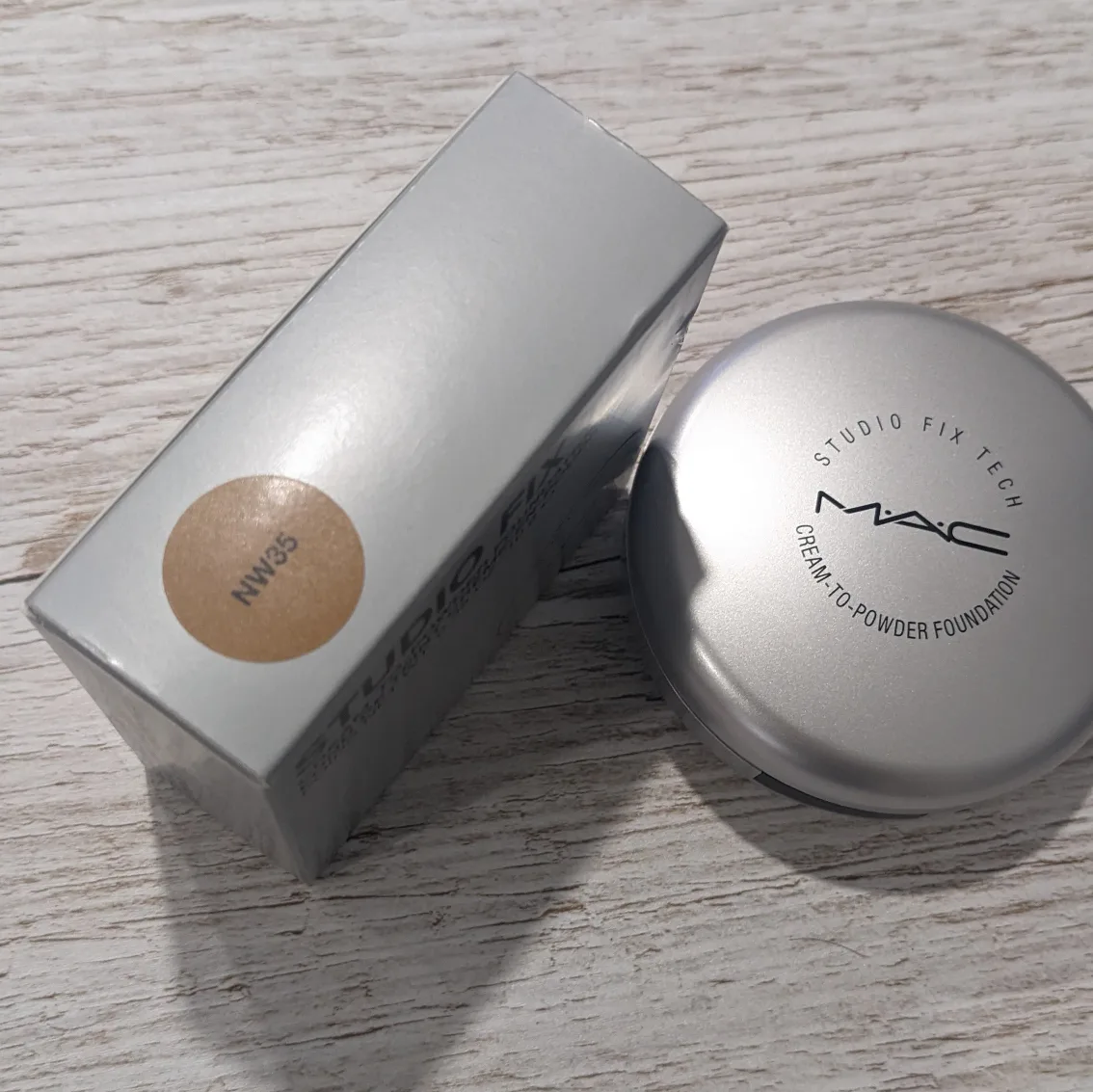 🇨🇦 MAC Studio Fix Tech Cream-to-Powder Foundation NW35 image indicator(3)