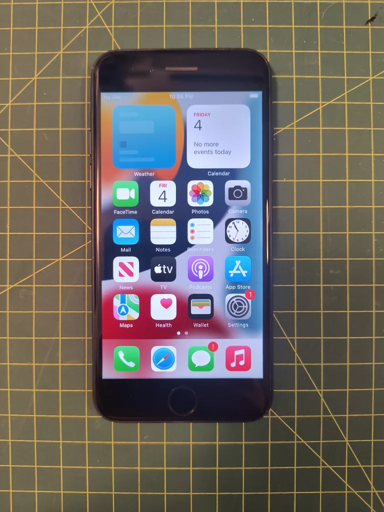 iPhone 7 good condition thumbnail