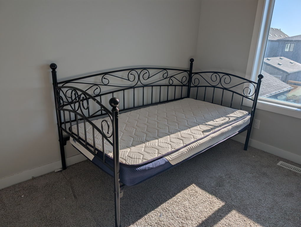 Black Metal Daybed with Mattress - photo 2
