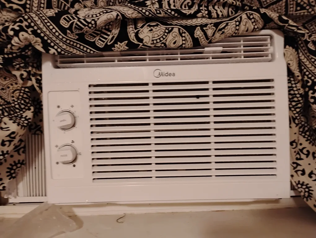 Midea 5,000 BTU Window Air Conditioner thumbnail