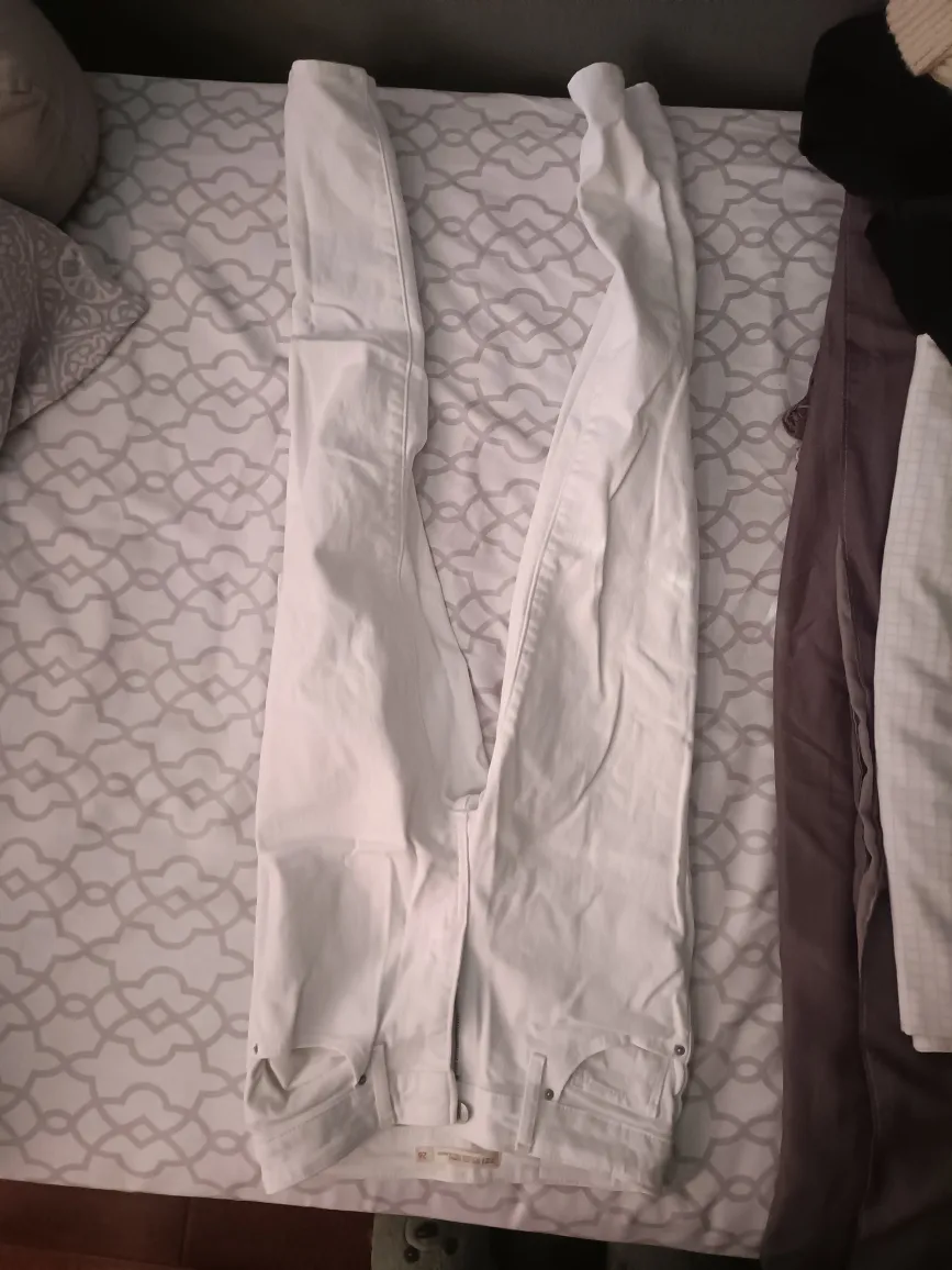 Levi's White Jeans - Size 26 thumbnail