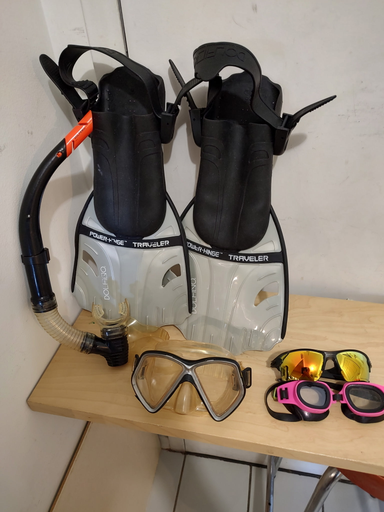 Swimming and diving set plus free bonus, downtown location