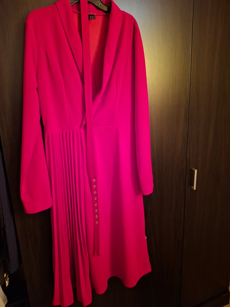 SHEIN Red Pleated Dress Size M image indicator(4)