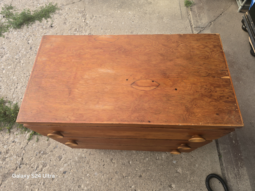 Vintage Wooden 3-Drawer Dresser - photo 3