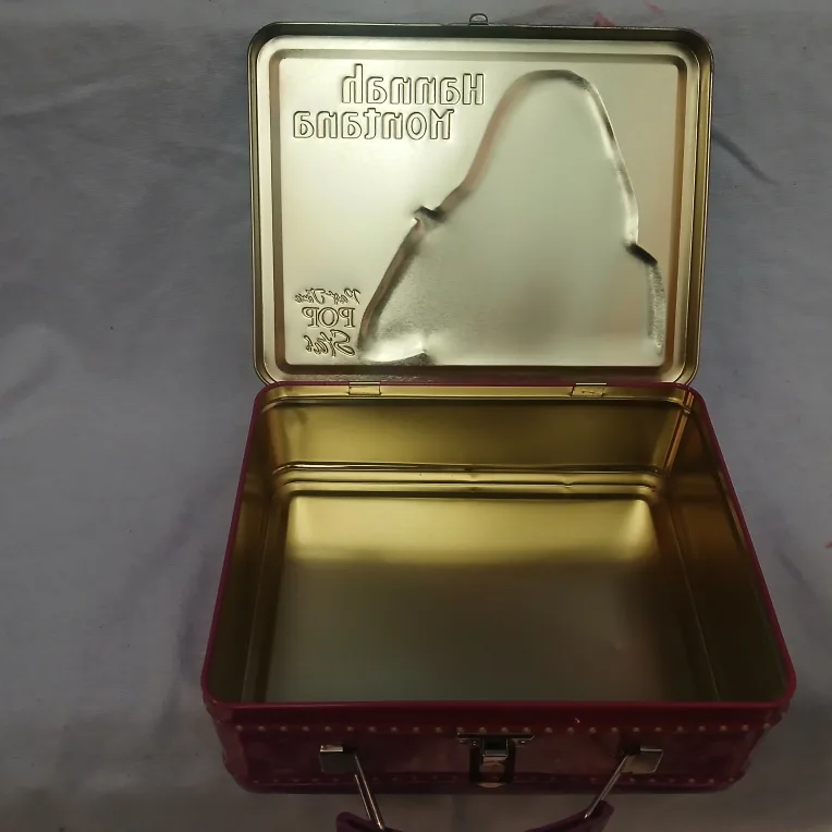 Hannah Montana Dolls & Lunchbox Bundle image indicator(4)