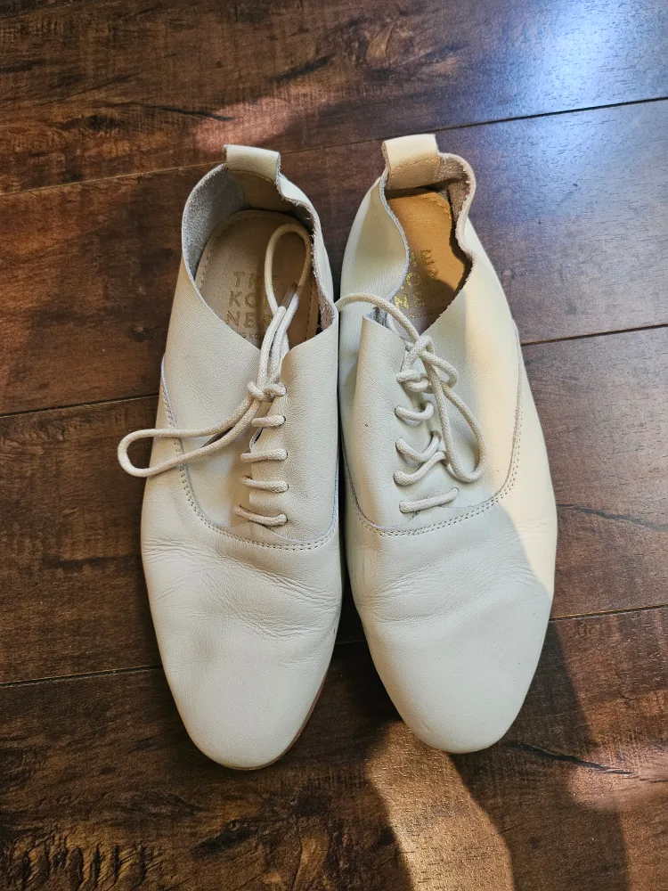 Women's Cream Leather Oxford Shoes thumbnail