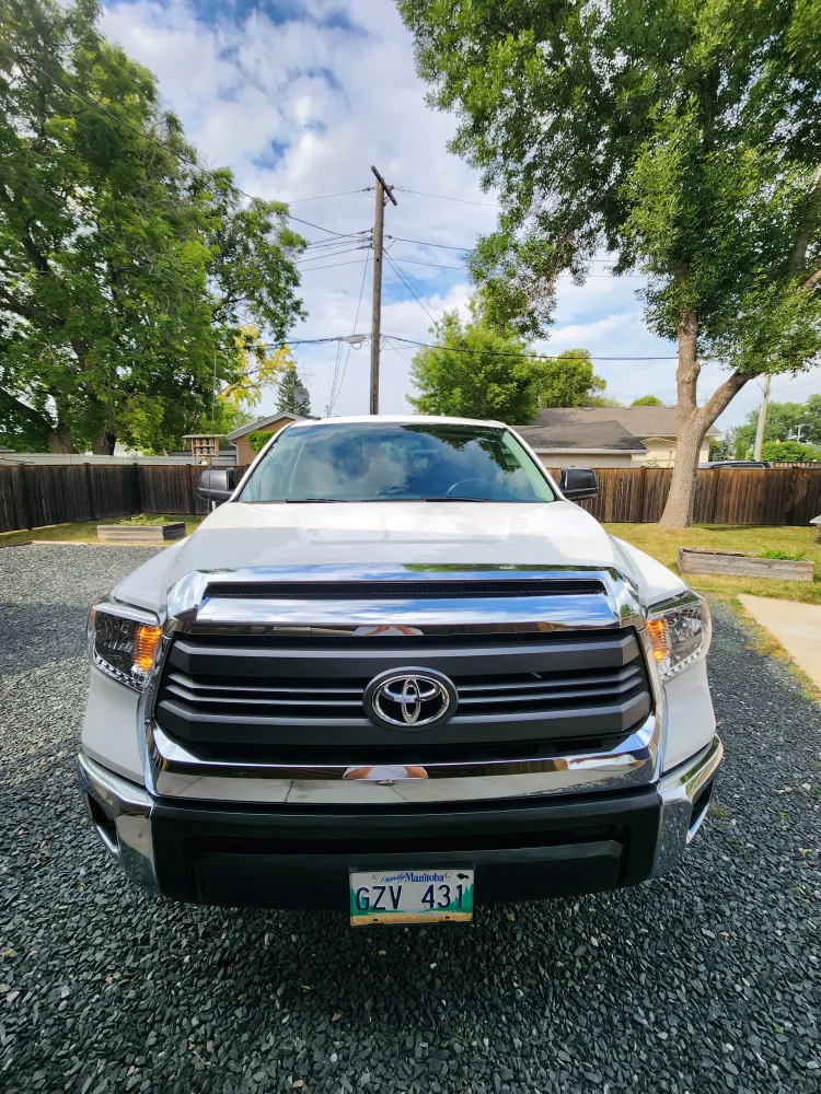 2014 Toyota Tundra Crewmax SR5 thumbnail