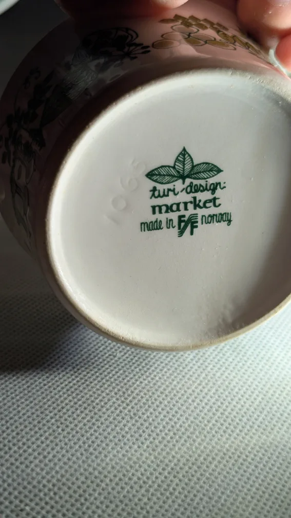 Market by Figgio Turi Pitcher, Sugar Bowl, and Salt & Pepper  🇨🇦 image indicator(9)