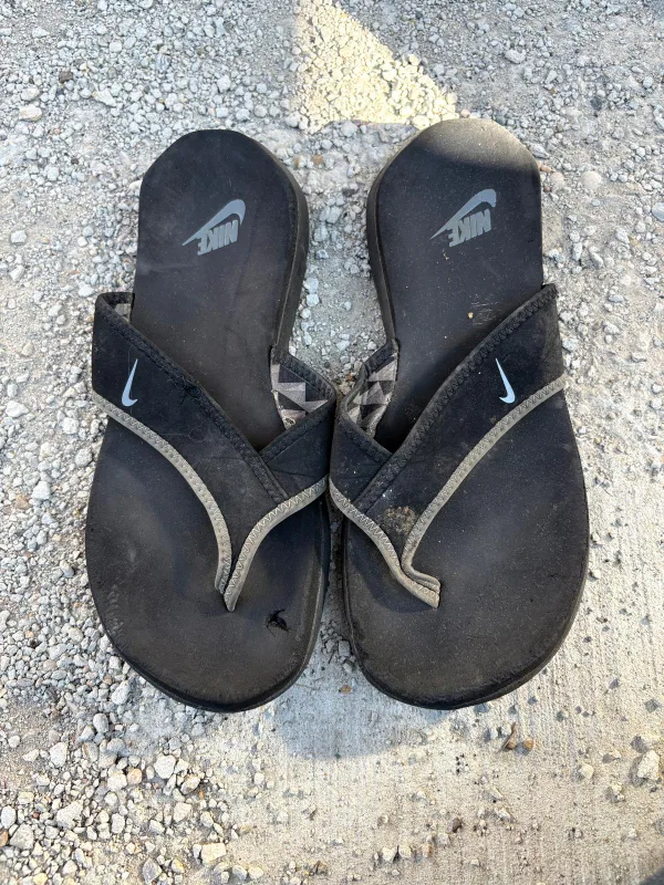 Nike Flip Flops Sandals thumbnail