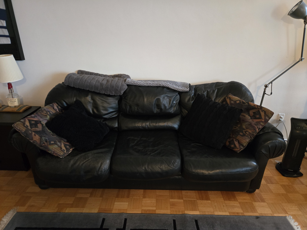 Black Leather Sofa - Great Condition! - photo 2