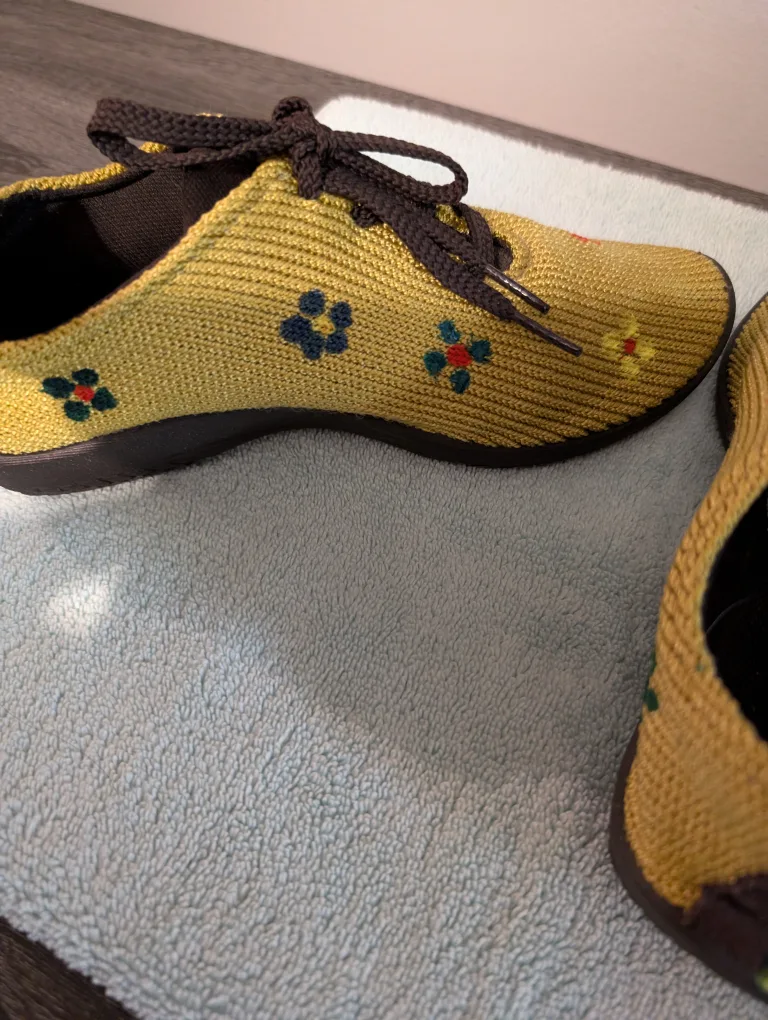 Arcopedico Walking Shoes -  Size 6 image indicator(6)