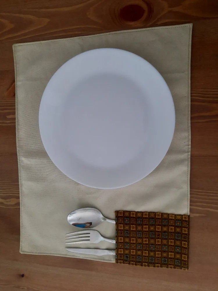 Handmade Placemats with Cutlery Pockets image indicator(3)
