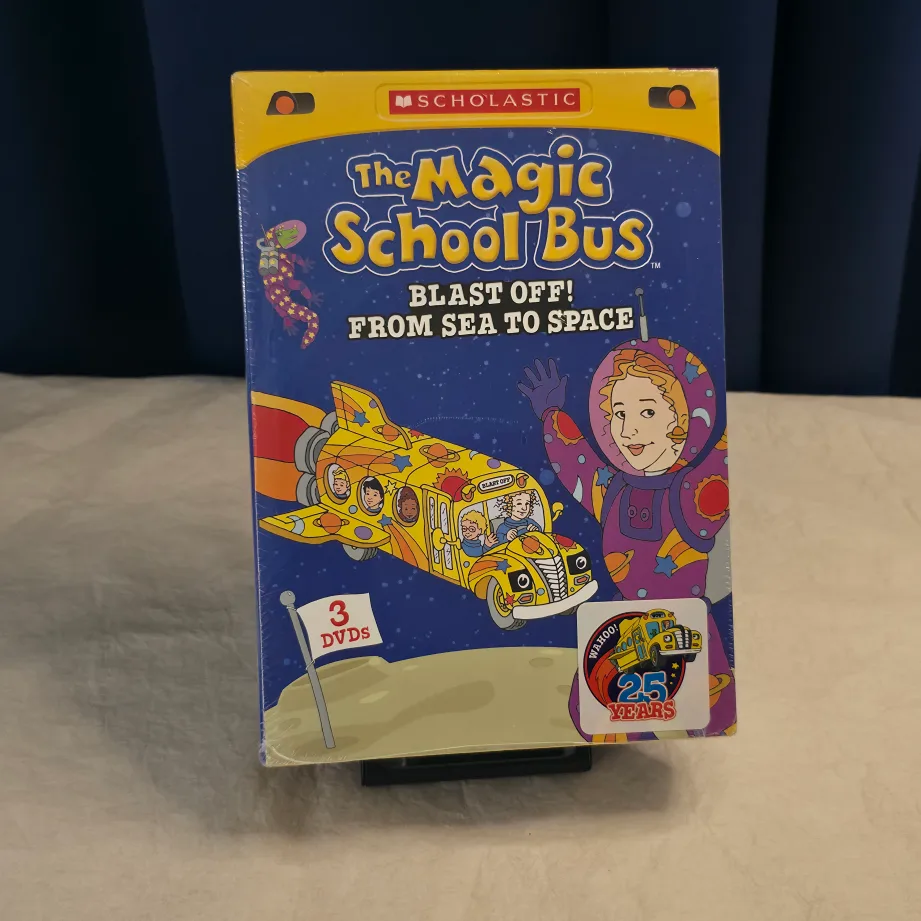 The Magic School Bus: Blast Off! From Sea to Space DVD Set thumbnail