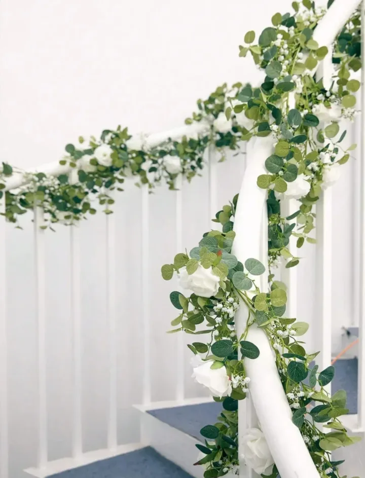 Silk roses and baby's breath garlands thumbnail