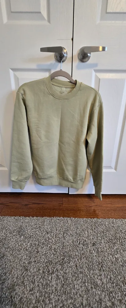 Aritizia Crewneck thumbnail