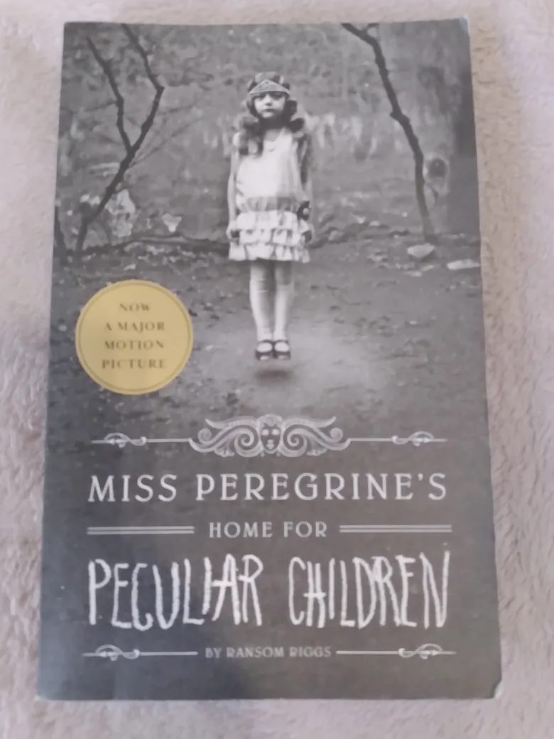 Miss Peregrine's Home for Peculiar Children by Ransom Riggs 📚 thumbnail