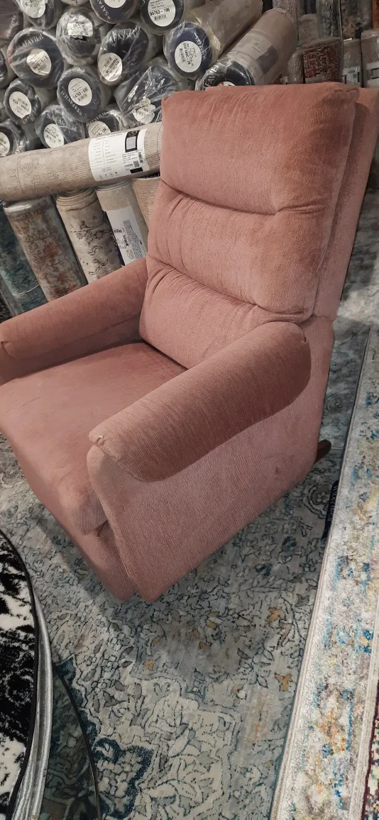 La-Z-Boy brand Recliner chair (one is sold) thumbnail