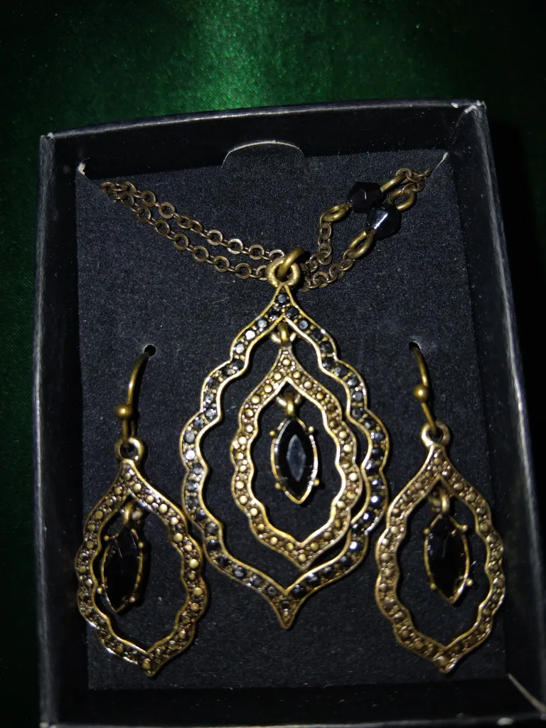 Vintage Necklace and Earring Set thumbnail