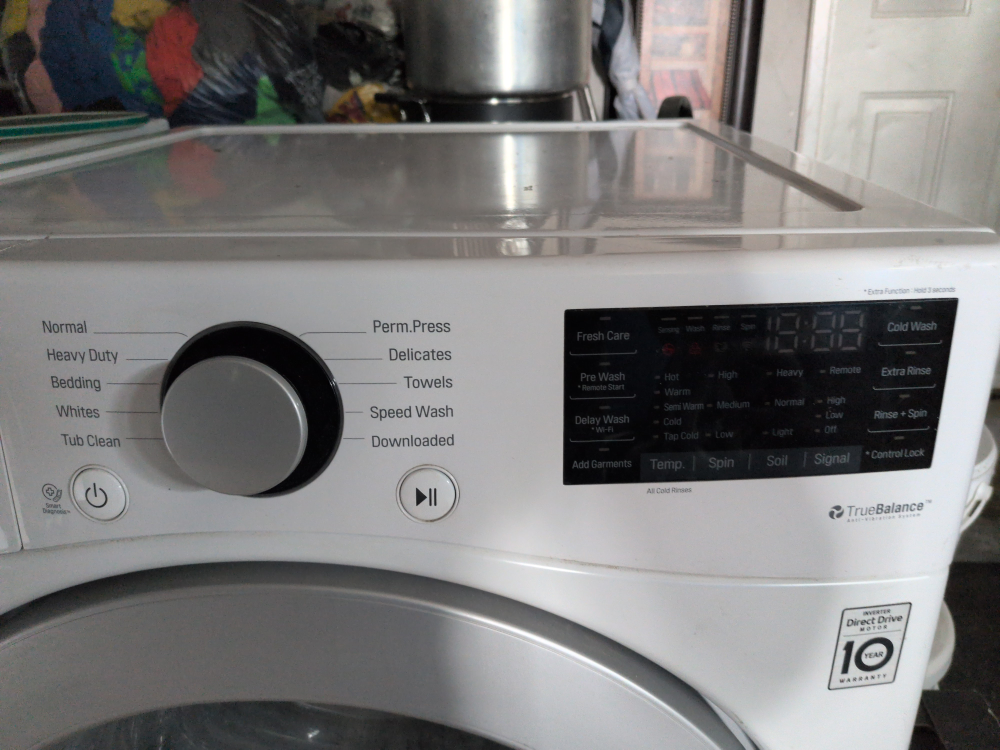 LG Front Load Washing Machine - photo 3