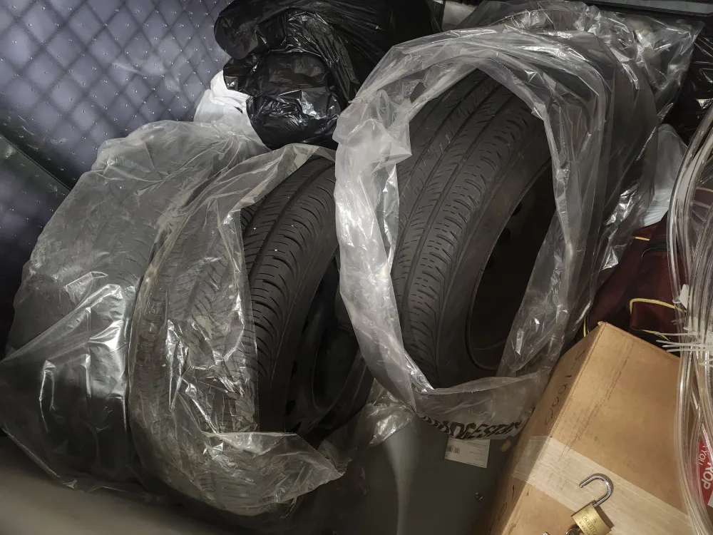 Continental ProContact P205/55R16 Tire image indicator(2)