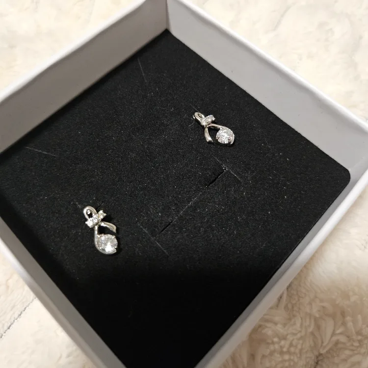 Silver Earrings with Cubic Zirconia image indicator(2)