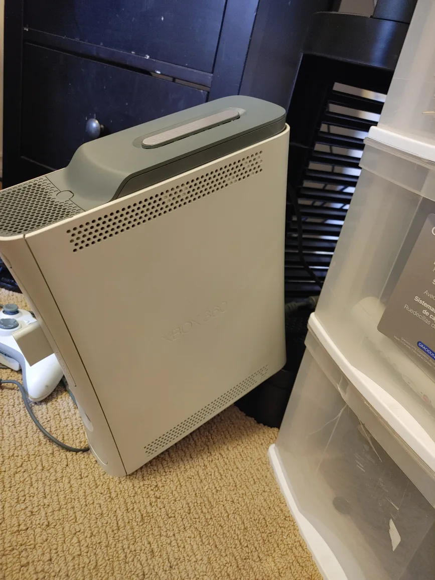 Xbox 360 Console with Kinect and Games image indicator(8)