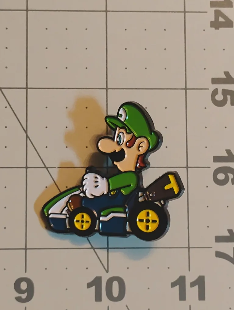 Official Nintendo Mario Kart Enamel Pins/Badge Luigi thumbnail