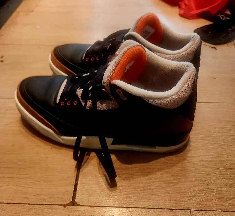 Jordan 3 Retro Black Gold US 10 image indicator(2)