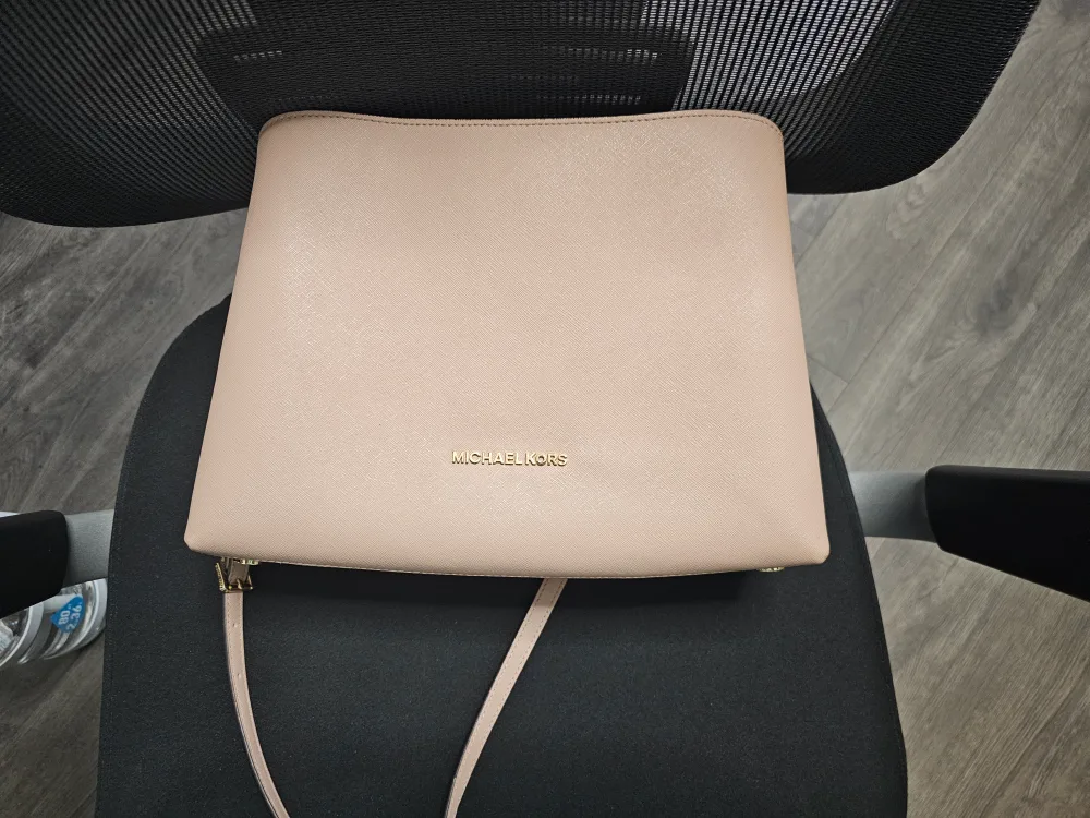 Michael Kors Light Pink  Leather Shoulder Bag thumbnail