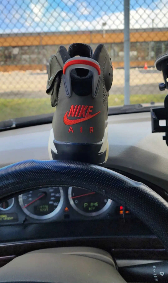Air Jordan IV Travis Scott High - photo 3