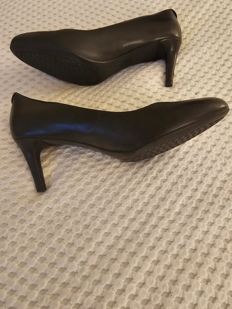 Michael Kors Black Leather Heels - 7.5/8 M image indicator(2)