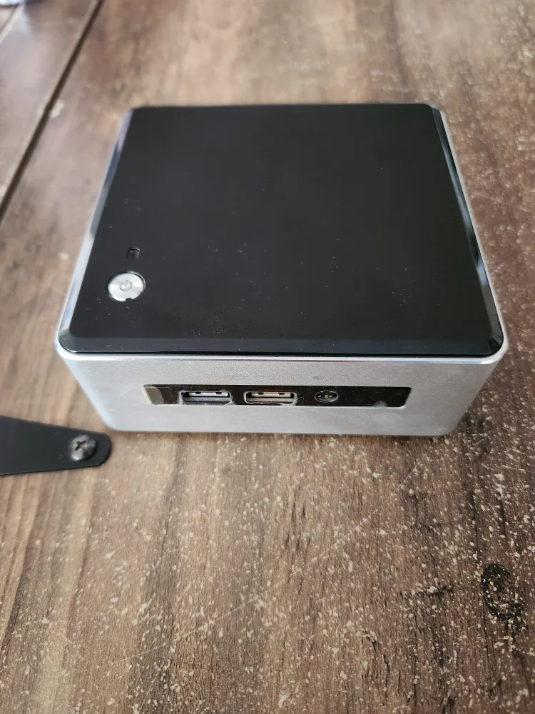 Intel NUC5i5RYH Mini PC thumbnail