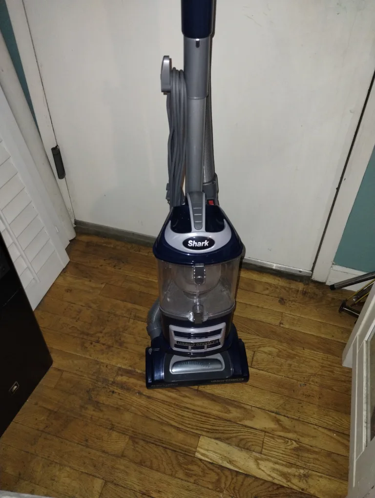 SHARK VACUUM thumbnail