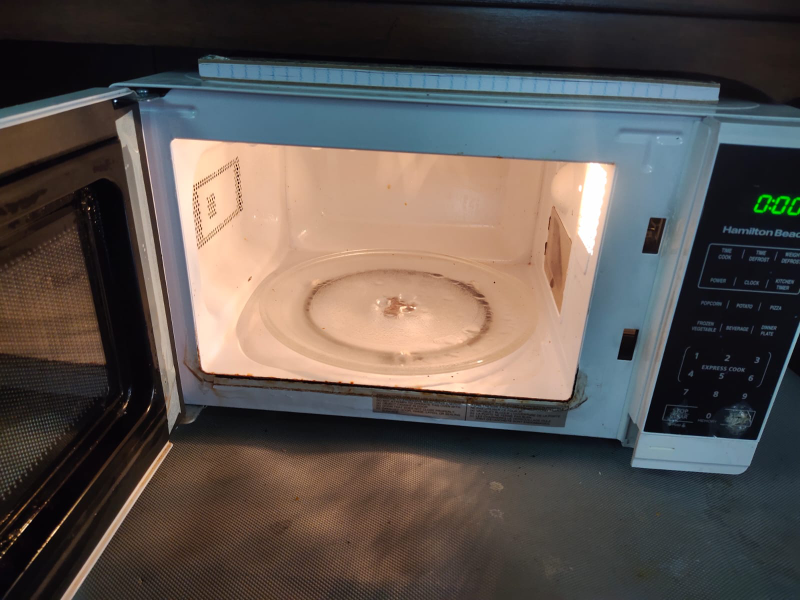 Hamilton Beach Microwave Oven - photo 2