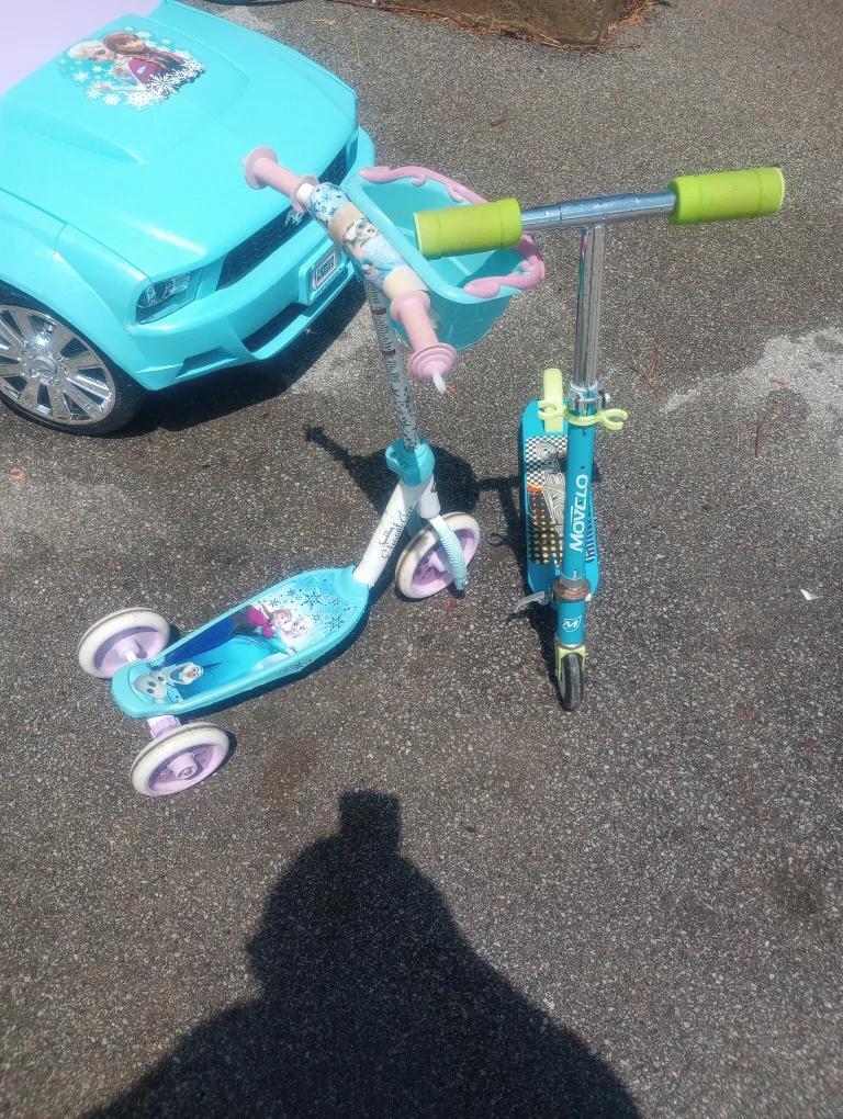 Disney Frozen 3-Wheel Scooter & Foldable Scooter thumbnail