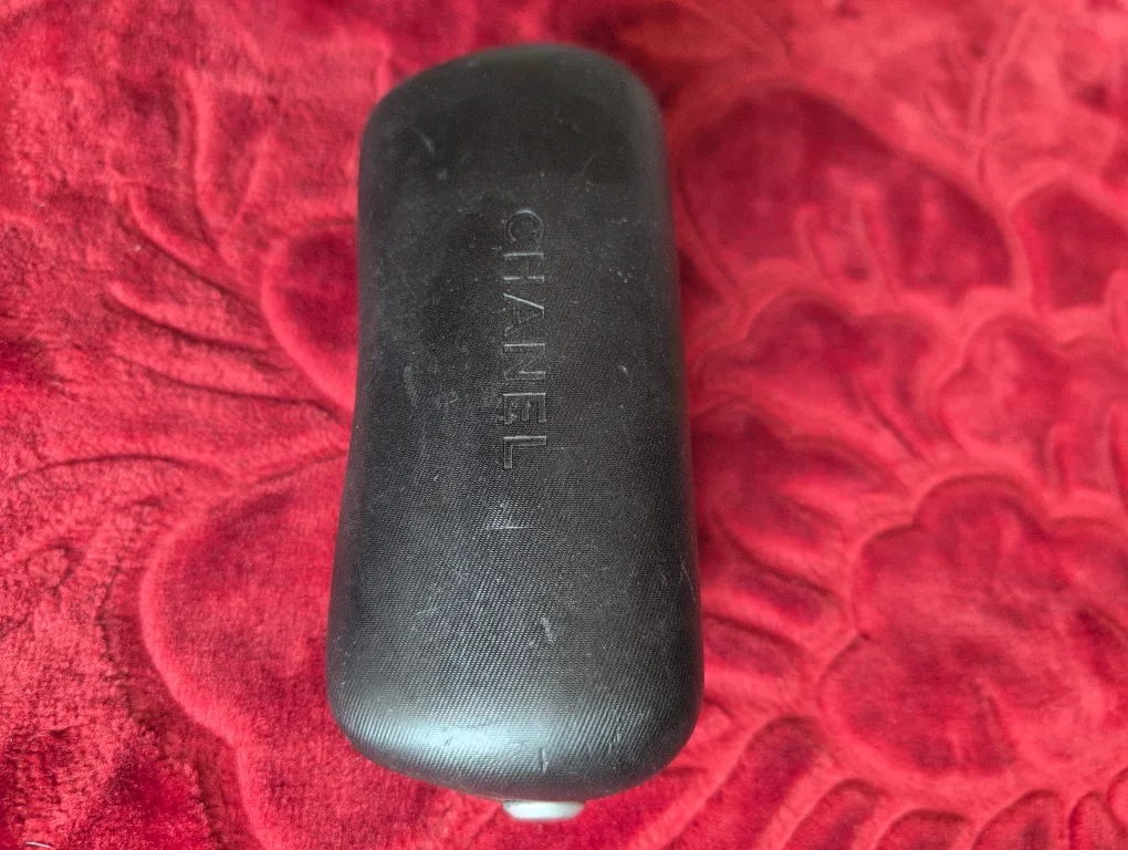 🇨🇦 Chanel Sunglasses with Case image indicator(7)