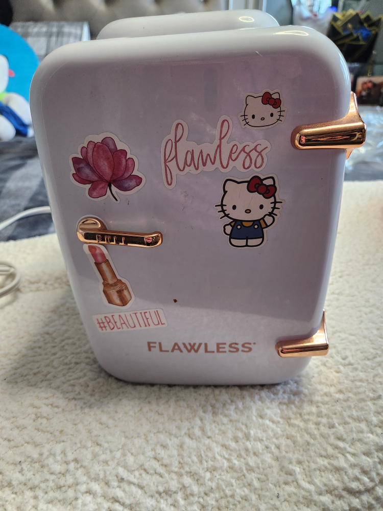 Flawless Mini Beauty Fridge - photo 2