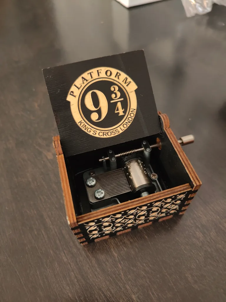 Harry Potter Platform 9 3/4 Music Box thumbnail