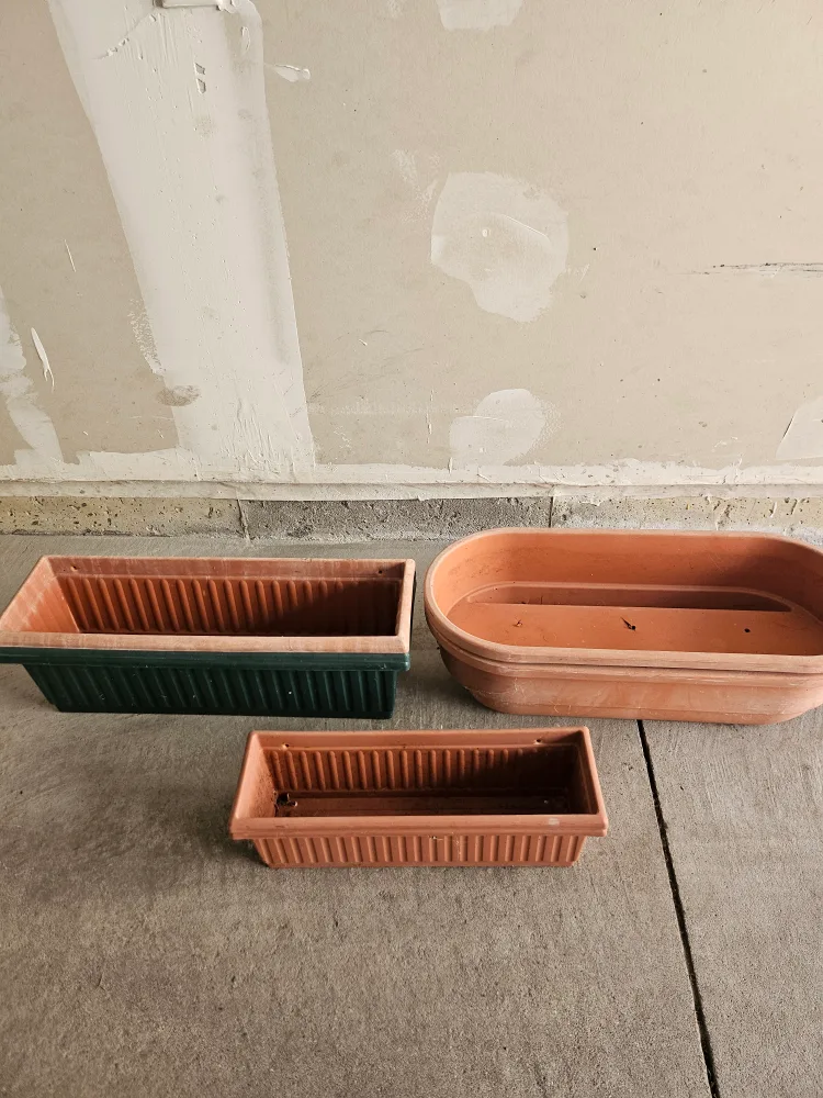 Three Used Plastic Plant Boxes 🇨🇦 thumbnail