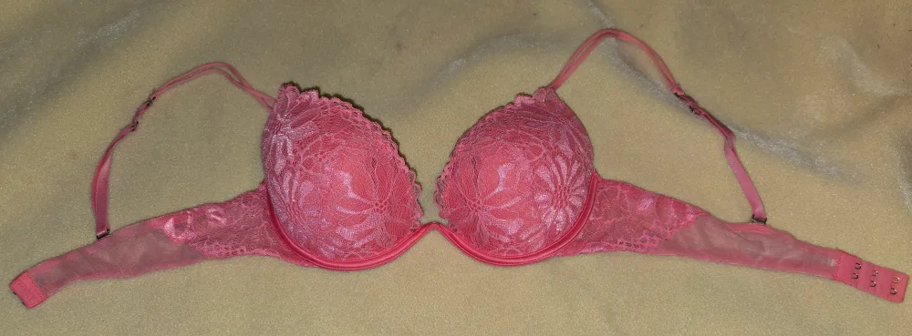 La Senza Pink Lace Bra - Size 34B thumbnail