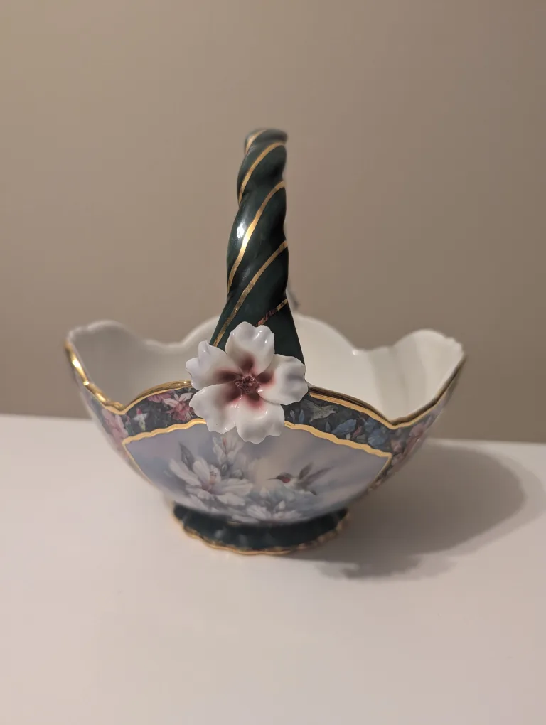 Ruby-throated Hummingbird Heirloom Porcelain Bowl thumbnail