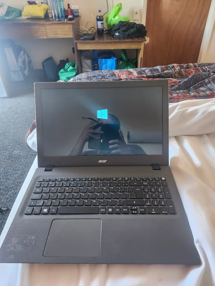 Acer Aspire ES1-572 Laptop thumbnail