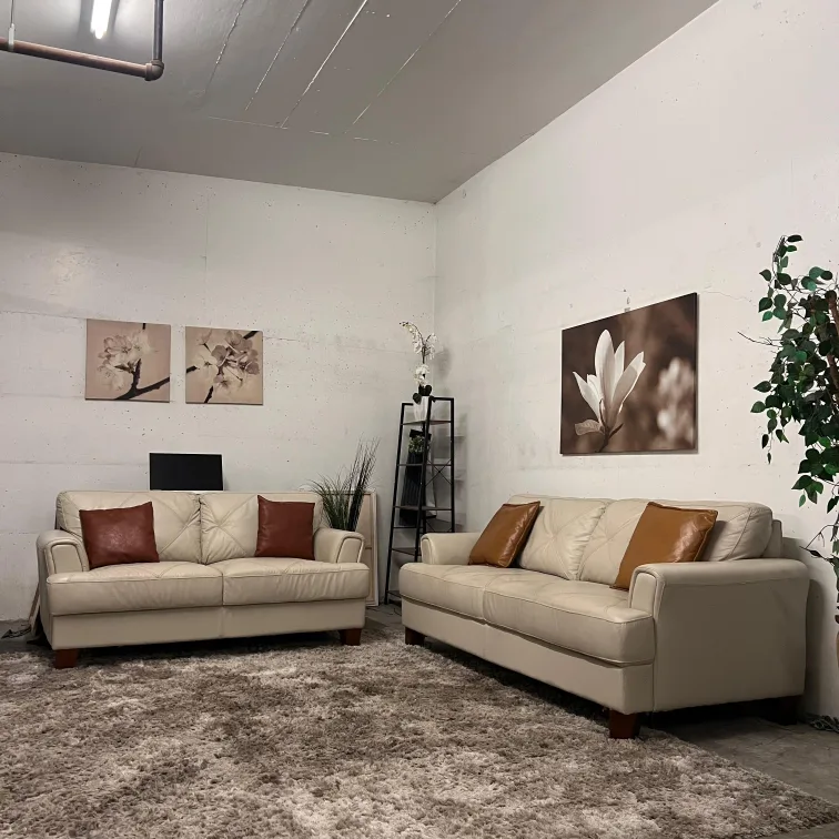 Chateau D'ax Leather Sofa set. couch + loveseat. Delivery thumbnail